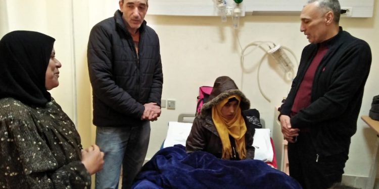 مستشار رئيس جامعة المنوفية يتابع حالة زراعة الكبد للطالبة رحاب خليل