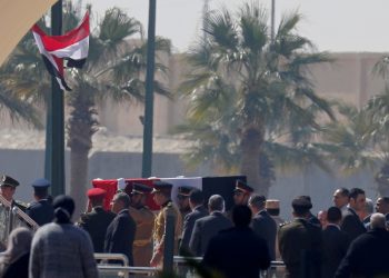 بالفيديو.. وصول جثمان الرئيس الأسبق حسني مبارك لمسجد المشير 2