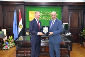 رئيس جامعة الإسكندرية والسفير الأمريكي بالقاهرة يؤكدان على دعم التعاون المشترك..صور 1