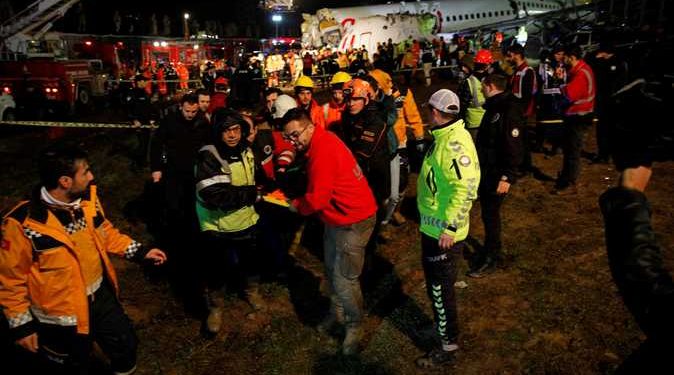 وزير الصحة التركي: تم نقل 157 مصابًا في حادث تحطم طائرة إسطنبول للمستشفى 1