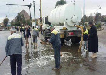 انتشار سيارات لشفط تراكمات مياه اﻷمطار بمحاور القاهرة و الجيزة لمنع الحوادث 1