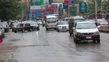 المرور: أمطار متوسطة على الطرق..وحركة السيارات تسير بانتظام 4