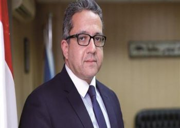 وزير السياحة والآثار: وزارة الطيران قررت خفض أسعار الرحلات الداخلية 3