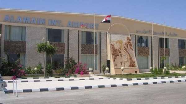 المصريون العائدون من بؤرة "كورونا" يصلون مطار العلمين 1