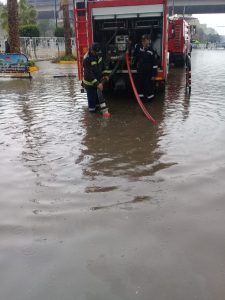 بالصور ..أمن القاهرة تواجه حالات سقوط الأمطار بالدفع بسيارات شفط المياه 3
