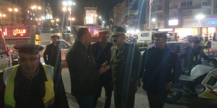 محافظ الدقهلية فى جولة ليلية لضبط حركة المرور بمدينة المنصورة "صور" 1