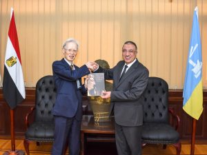 بالصور ..محافظ الإسكندرية يستقبل سفير اليابان لدى مصر لبحث تعزيز التعاون بين الجانبين 2