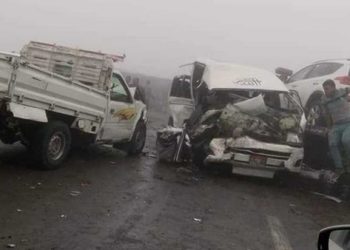 إصابة 6 اشخاص إثر حادث تصادم سيارتين أعلى الطريق الصحراوى بمنطقة أطفيح 1