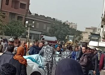 سقوط "ونش" أحمال على تاكسي يودي بحياة السائق.. سيدة: ربنا نجاني 3