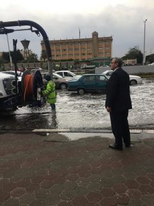 بالصور ..أمن القاهرة تواجه حالات سقوط الأمطار بالدفع بسيارات شفط المياه 4