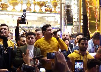 حمو بيكا يتحدى شاكوش ونقابة الموسيقيين بالغناء فى شوارع الإسكندرية "فيديو و صور" 1