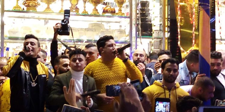 حمو بيكا يتحدى شاكوش ونقابة الموسيقيين بالغناء فى شوارع الإسكندرية "فيديو و صور" 1