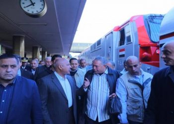 وزير النقل من محطة مصر : عدم خروج قطار إلا بعد التأكد من حالته الفنية 2