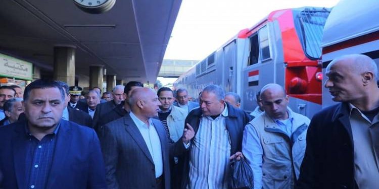 وزير النقل من محطة مصر : عدم خروج قطار إلا بعد التأكد من حالته الفنية 1