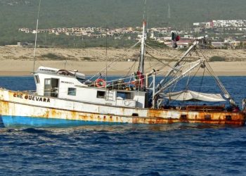 قنصلية مصر بجدة تتابع حادث غرق قارب صيد على متنه 6 صيادين مصريين 4