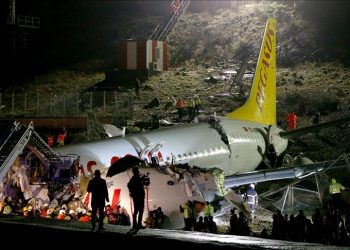 مقتل شخص وإصابة 157 في تحطم طائرة تركية باسطنبول 4