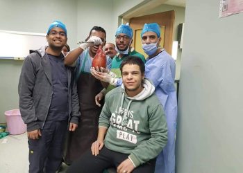 فريق طبي ينجح في استئصال ورم يزن 5 كيلو من “خصية” مريض بقنا 2