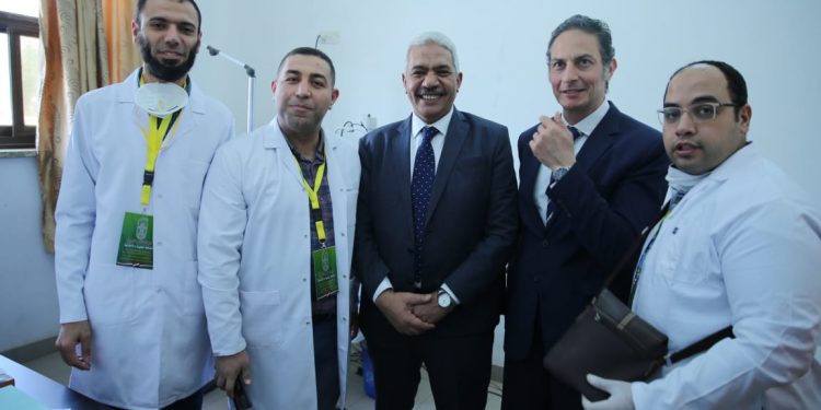 السفير المصري بتشاد خلال زيارته لقافلة الأزهر الطبية