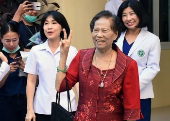 عمرها 73 عامًا .. عجوز تنجو من فيروس كورونا في تايلاند 5