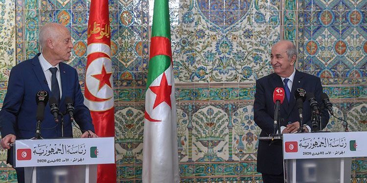 رئيس تونس يستقبل رئيس الجزائر