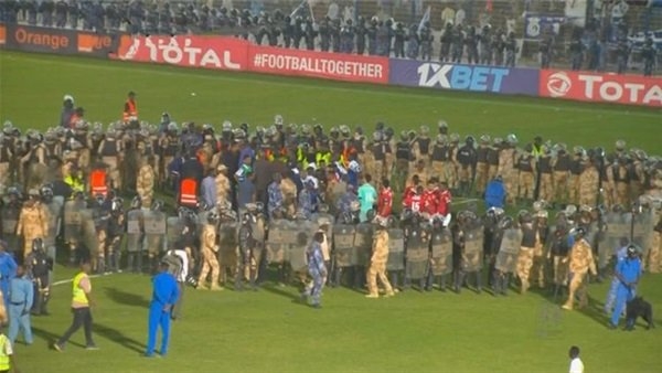 شغب في مباراة الهلال السوداني والأهلي