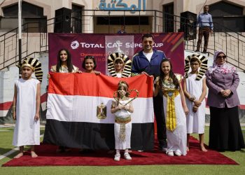 كأس السوبر الافريقي تزور مدرسة مصرية في قطر