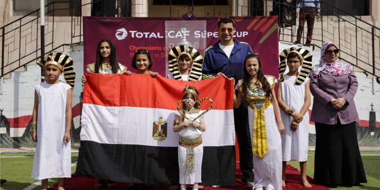 كأس السوبر الافريقي تزور مدرسة مصرية في قطر