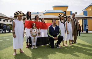 كأس السوبر الافريقي تزور مدرسة مصرية في قطر قبل قمة الزمالك والترجي.. صور 3