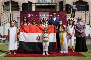 كأس السوبر الافريقي تزور مدرسة مصرية في قطر قبل قمة الزمالك والترجي.. صور 4