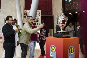قطر تستعرض كأس السوبر الافريقي قبل مباراة الترجي والزمالك.. صور 1