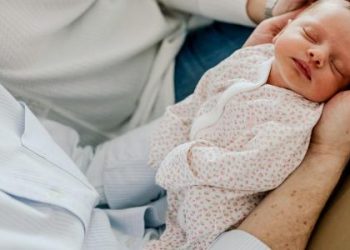 5 أخطاء يجب على الأم تجنبها مع الرضيع خلال النوم.. تعرف عليها 3