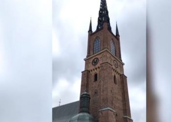 كنيسة بالسويد تقرع أجراسها تأبينًا لوفاة مبارك "فيديو" 4