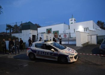 إطلاق نار علي مسجد في العاصمة الفرنسية باريس 1
