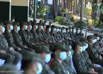 جنود بالجيش الفلبيني يرتدون كمامات لمواجهة كورونا