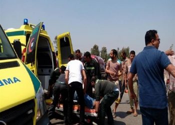 إصابة 11 شخصا فى بني سويف أثرانقلاب ميكروباص بالصحراوى 5