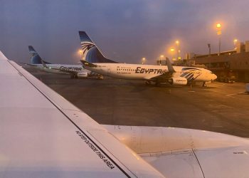 مطار مرسى علم يستقبل رحلة تقل 70 مصريًا عالقًا باليونان وصربيا 1