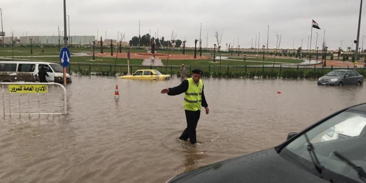المرور يدفع بسيارات الإغاثة والأوناش على الطرق لمواجهة الطقس السيئ 1