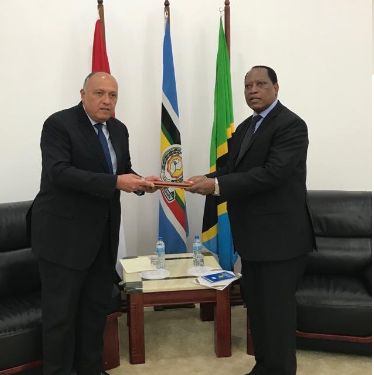 شكري يسلم وزير خارجية تنزانيا رسالة هامة من الرئيس السيسي حول سد النهضة 1