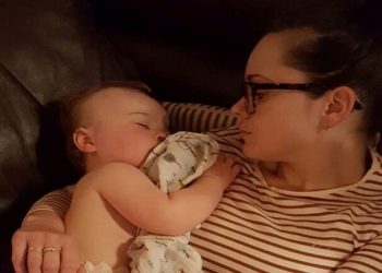 سيدة بريطانية تشارك مقطع فيديو مؤلما لرضيعها وهو يقاوم فيروس كورونا 4