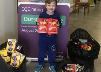 طفل بريطاني يتبرع بـ70 بيضة من الشيكولاتة لأطباء وممرضات كورونا 8