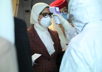 وزيرة الصحة تخضع للكشف الصحى بمطار بكين بسبب كورونا "صور" 11