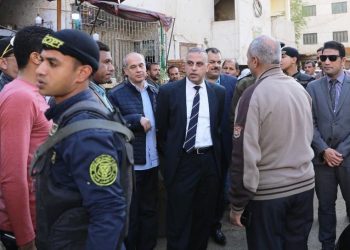 بالصور..جولة تفقدية لمحافظ سوهاج في سوق مدينة ناصر قبل نقله خارج الكتلة السكنية 4