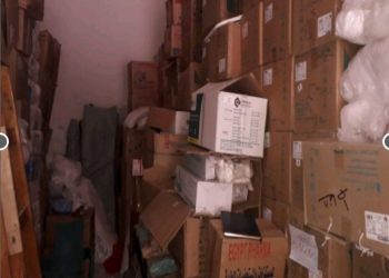 مصادرة 800 ألف من عبوة كمامة ومستلزمات طبية داخل مخزن أدوية بالإسكندرية 11