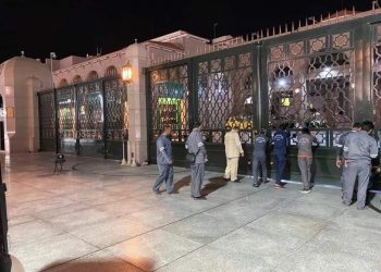 إغلاق أبواب المسجد النبوى بسبب كورونا بأمر من رئاسة الحرمين (صور) 1