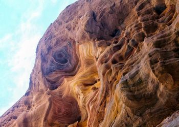 متاهة صخرية ملونة.. شاهد الوادي الملون إحدى العجائب الطبيعية في سيناء 3