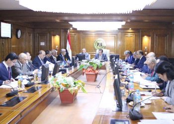 التعليم العالى ترأس اجتماع مجلس إدارة وكالة الفضاء المصرية 1