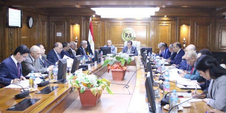 التعليم العالى ترأس اجتماع مجلس إدارة وكالة الفضاء المصرية 1