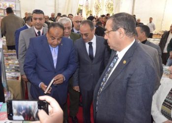 بالفيديو والصور..رئيس الهيئة المصرية للكتاب يفتتح معرض دسوق للكتاب 3