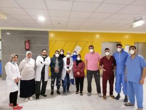 بالصور.. شفاء 3 حالات جديدة من كورونا وخروجهم من مستشفى العزل بالإسكندرية 4