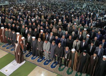 صلاة الجمعة في ايران